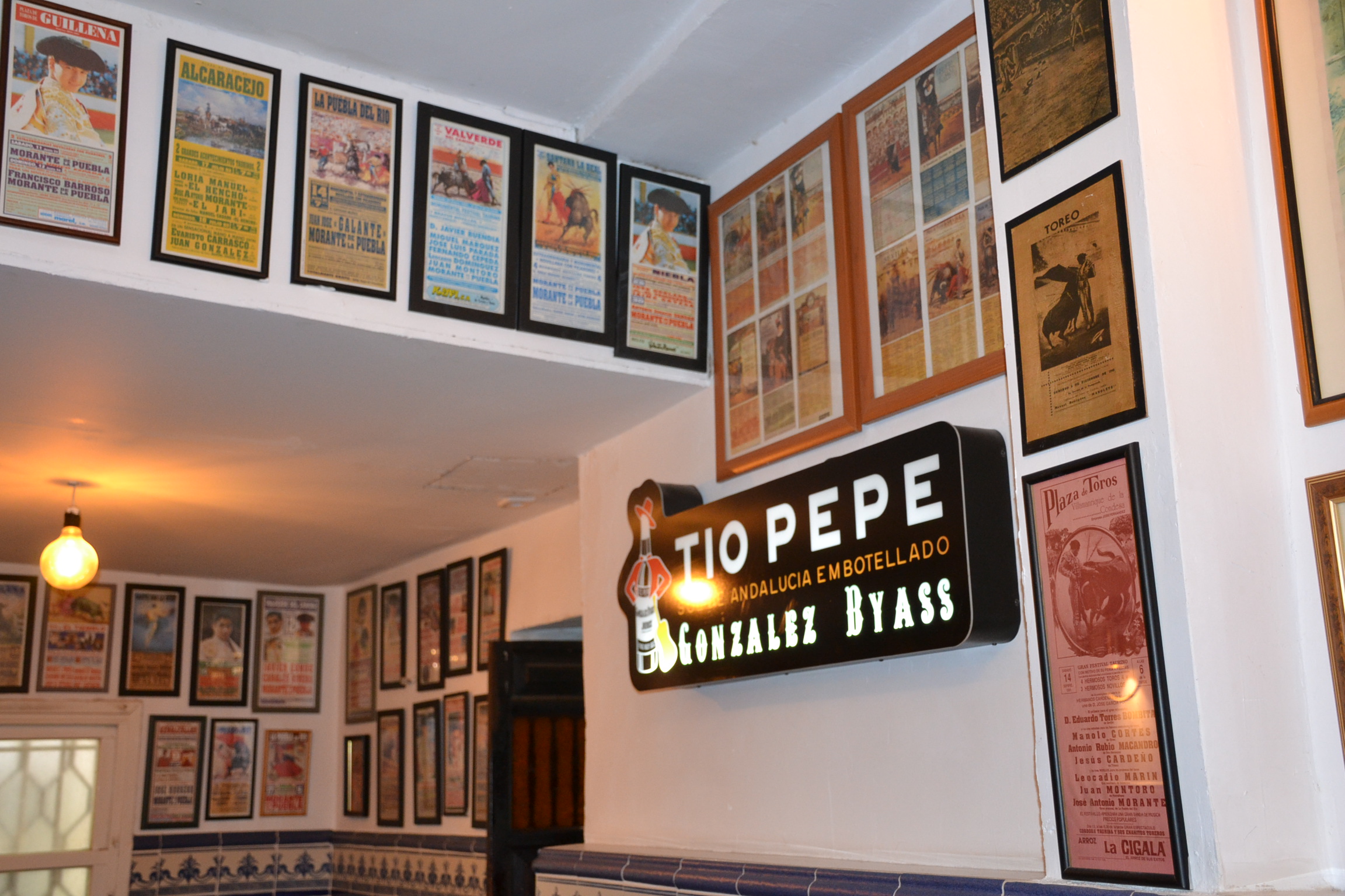 Carteles taurinos y cartel de Tío Pepe